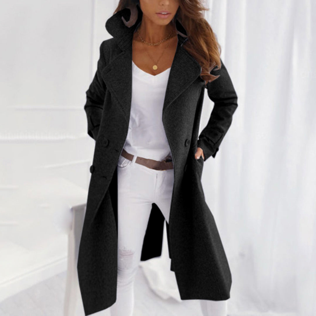 Elegant Wool Coat Featuring a Trendy Folded Collar