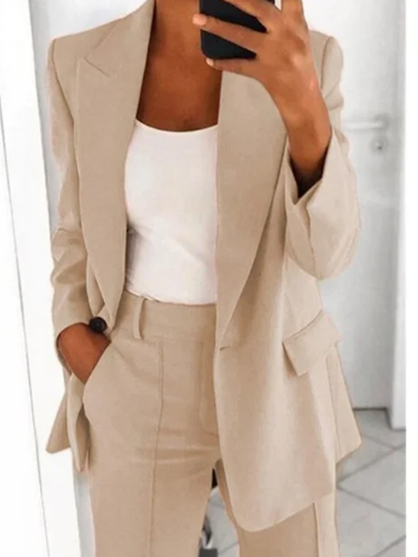 Comfortable Women's Suit with Relaxed Fit
