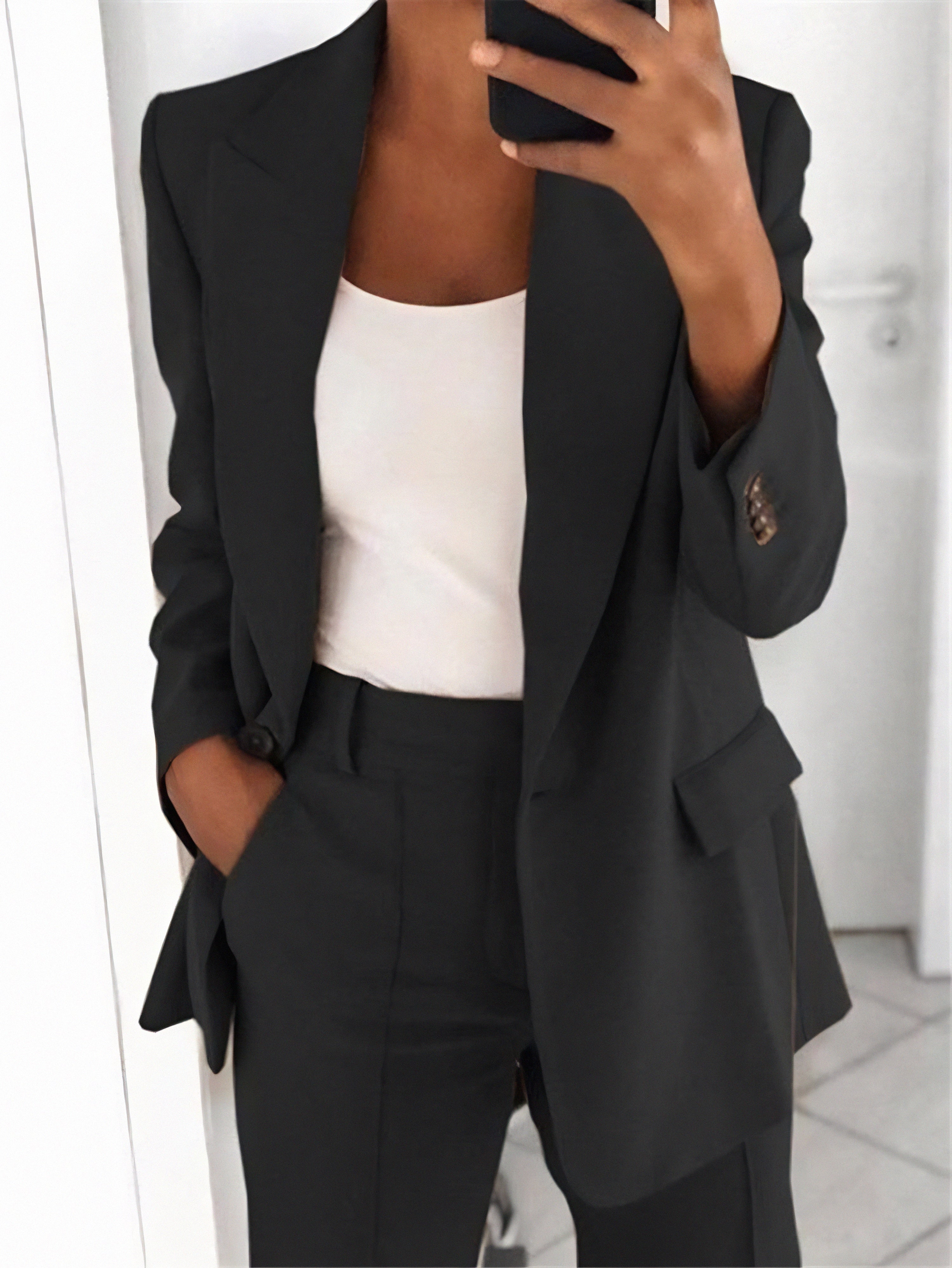 Comfortable Women's Suit with Relaxed Fit